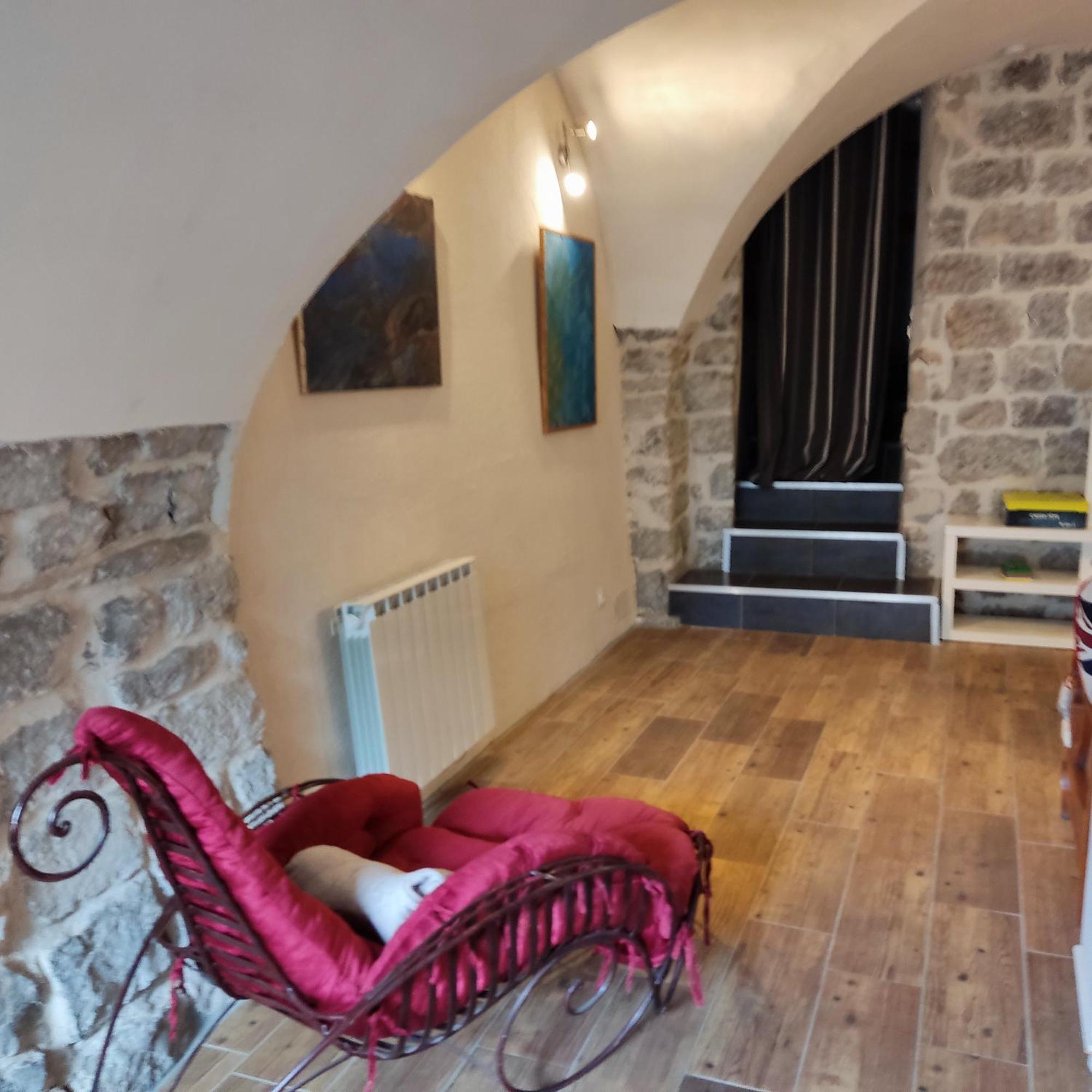 Maison Pierre Et Voute Au Coeur Du Village Балазюк Экстерьер фото